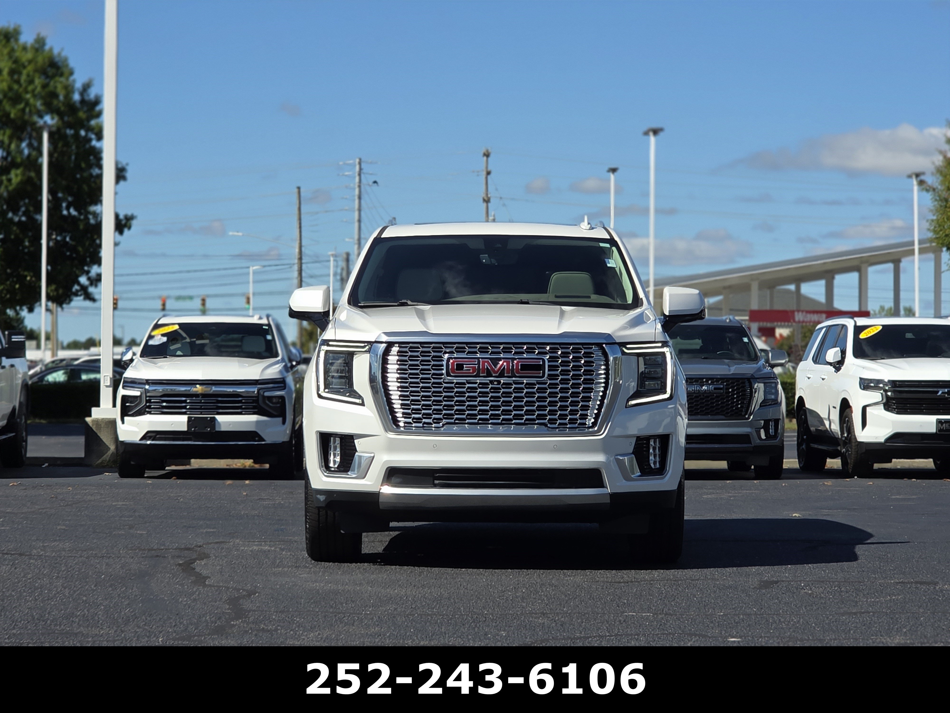 Used 2021 GMC Yukon Denali w/ Denali Premium Package AWD/4WD image 2