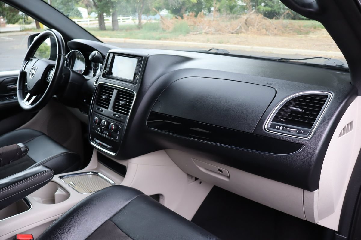 Used 2020 Dodge Grand Caravan SXT FWD image 16