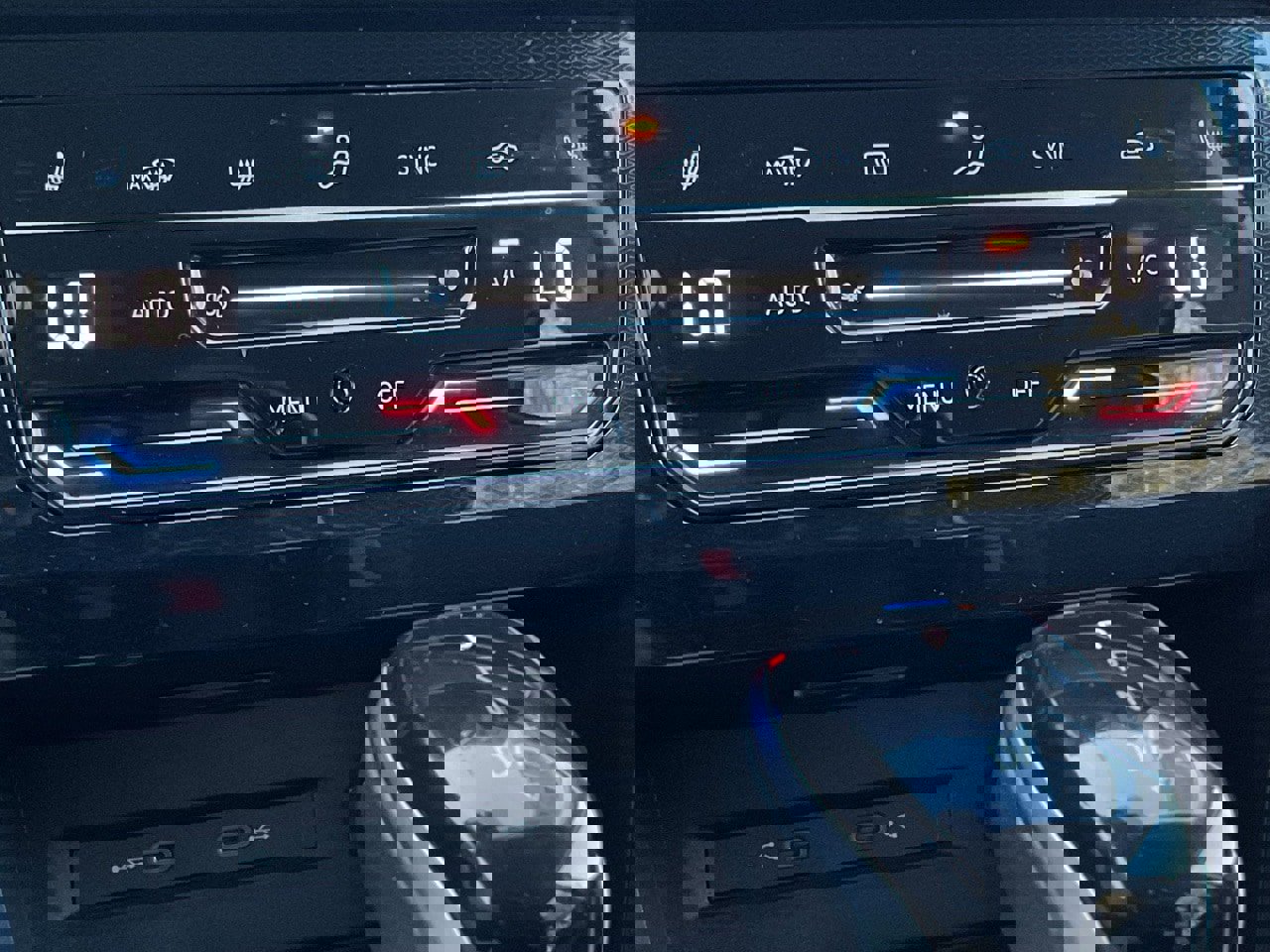 Used 2025 Volkswagen Taos SE image 35