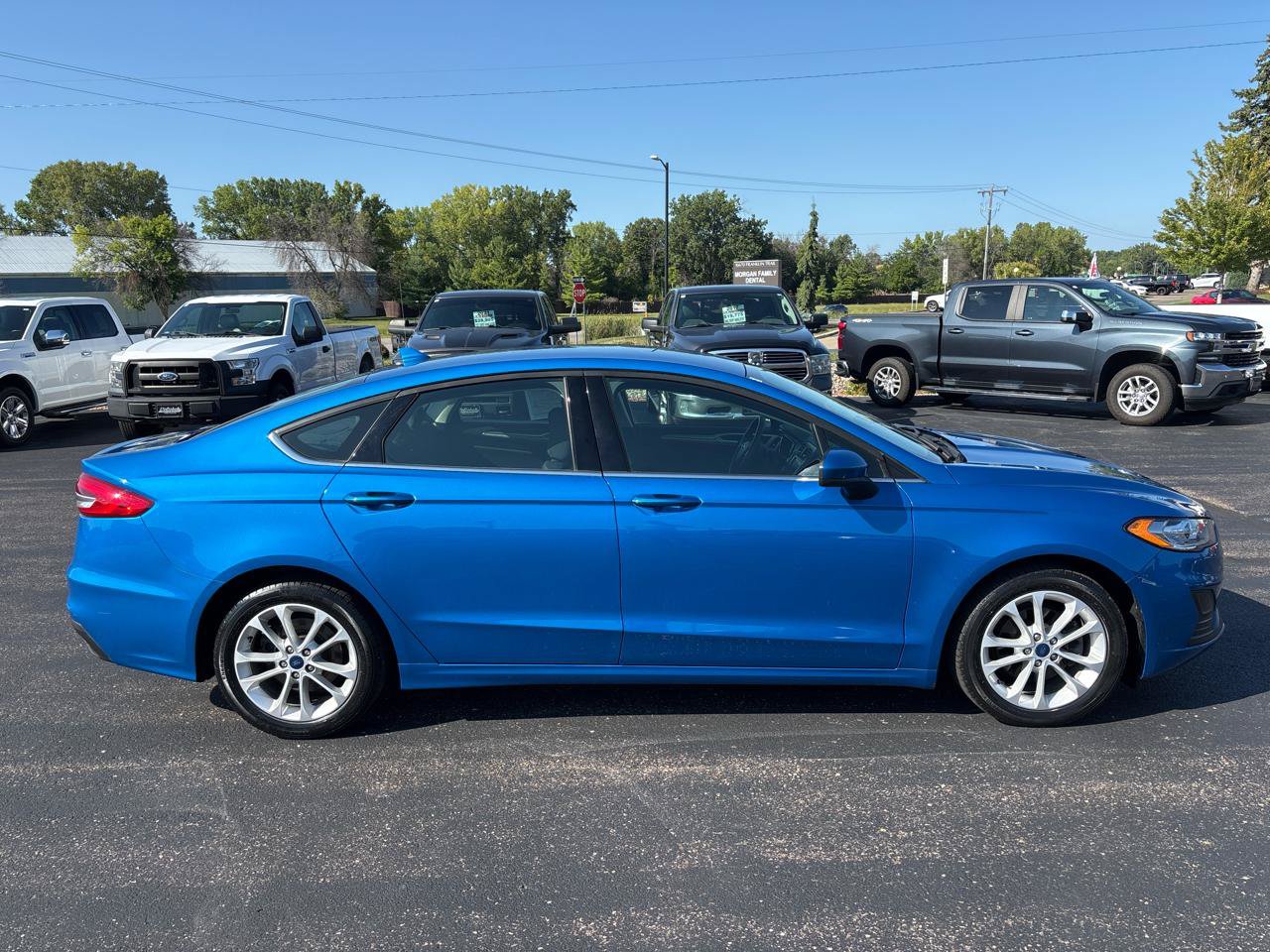 Used 2020 Ford Fusion SE FWD image 2