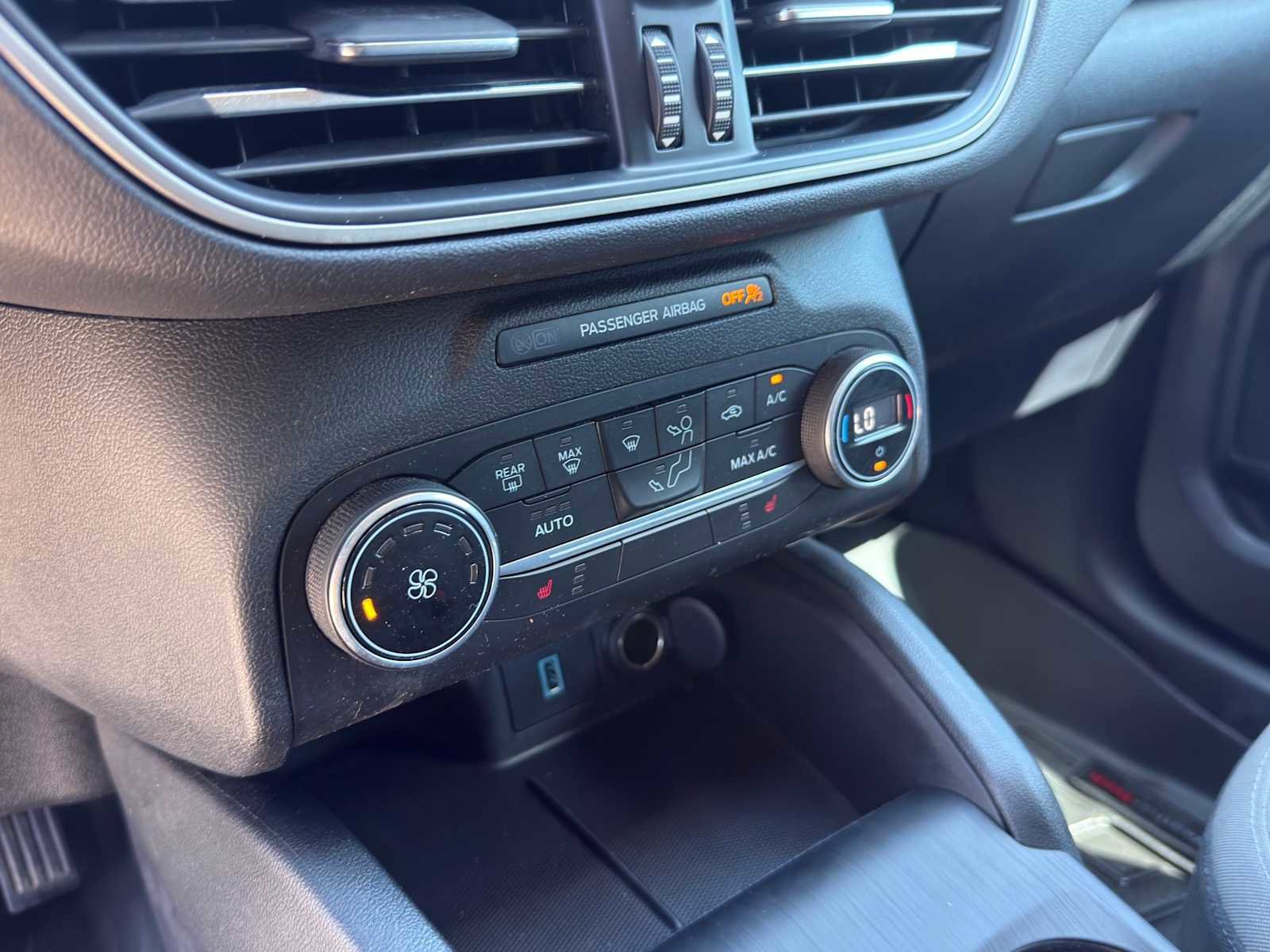 Used 2020 Ford Escape SE FWD image 16