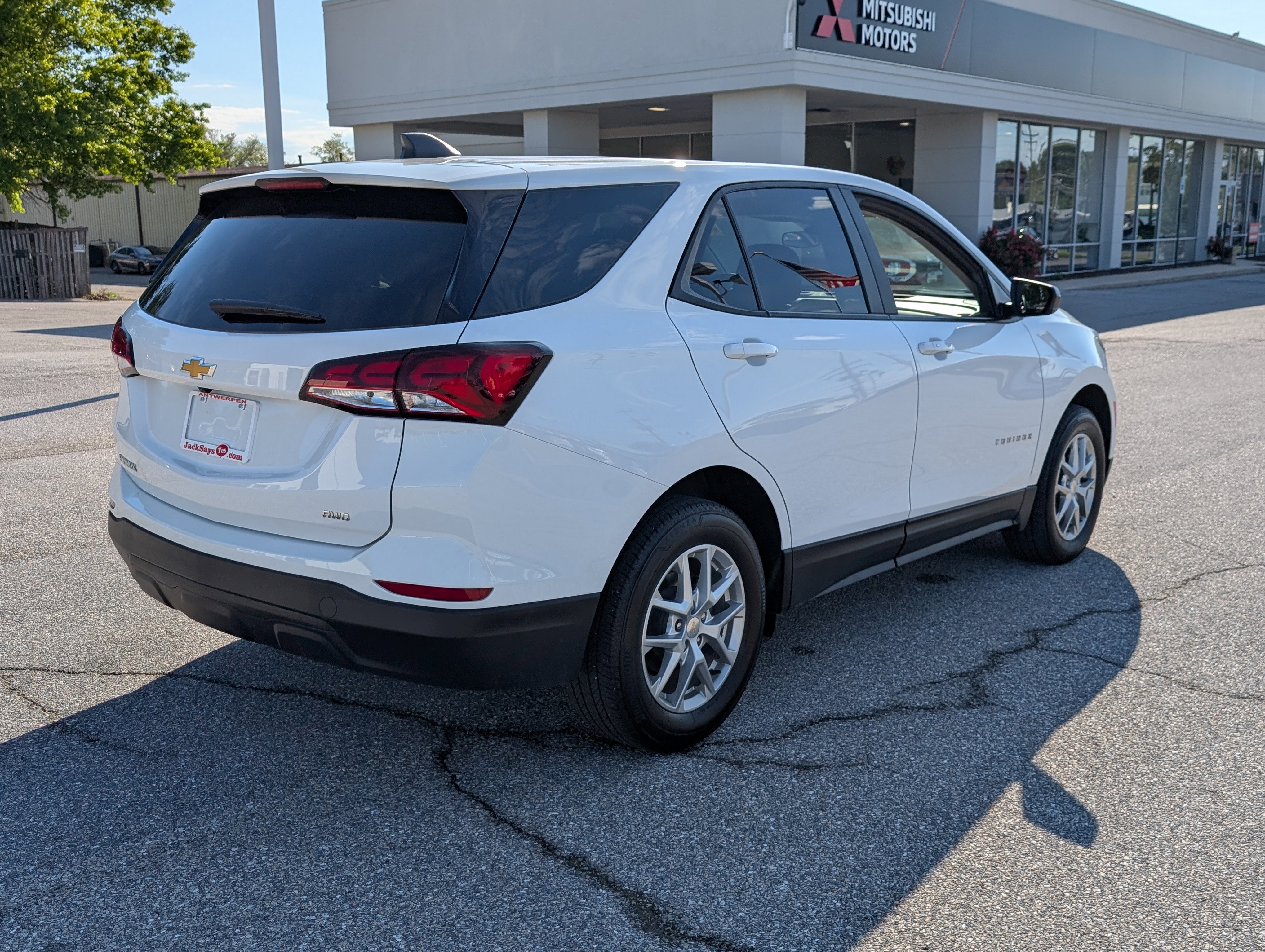 Used 2023 Chevrolet Equinox LS w/ LS Convenience Package image 4