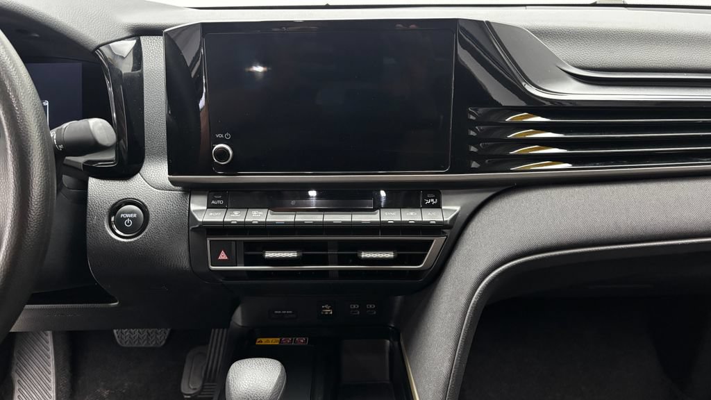 Used 2025 Toyota Camry LE FWD image 20
