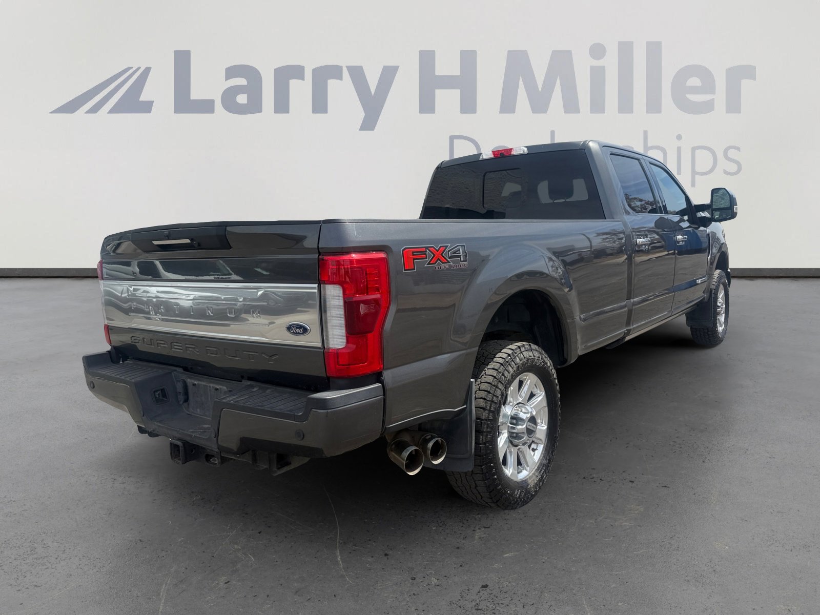 Used 2019 Ford F350 Platinum w/ Platinum Ultimate Package image 5