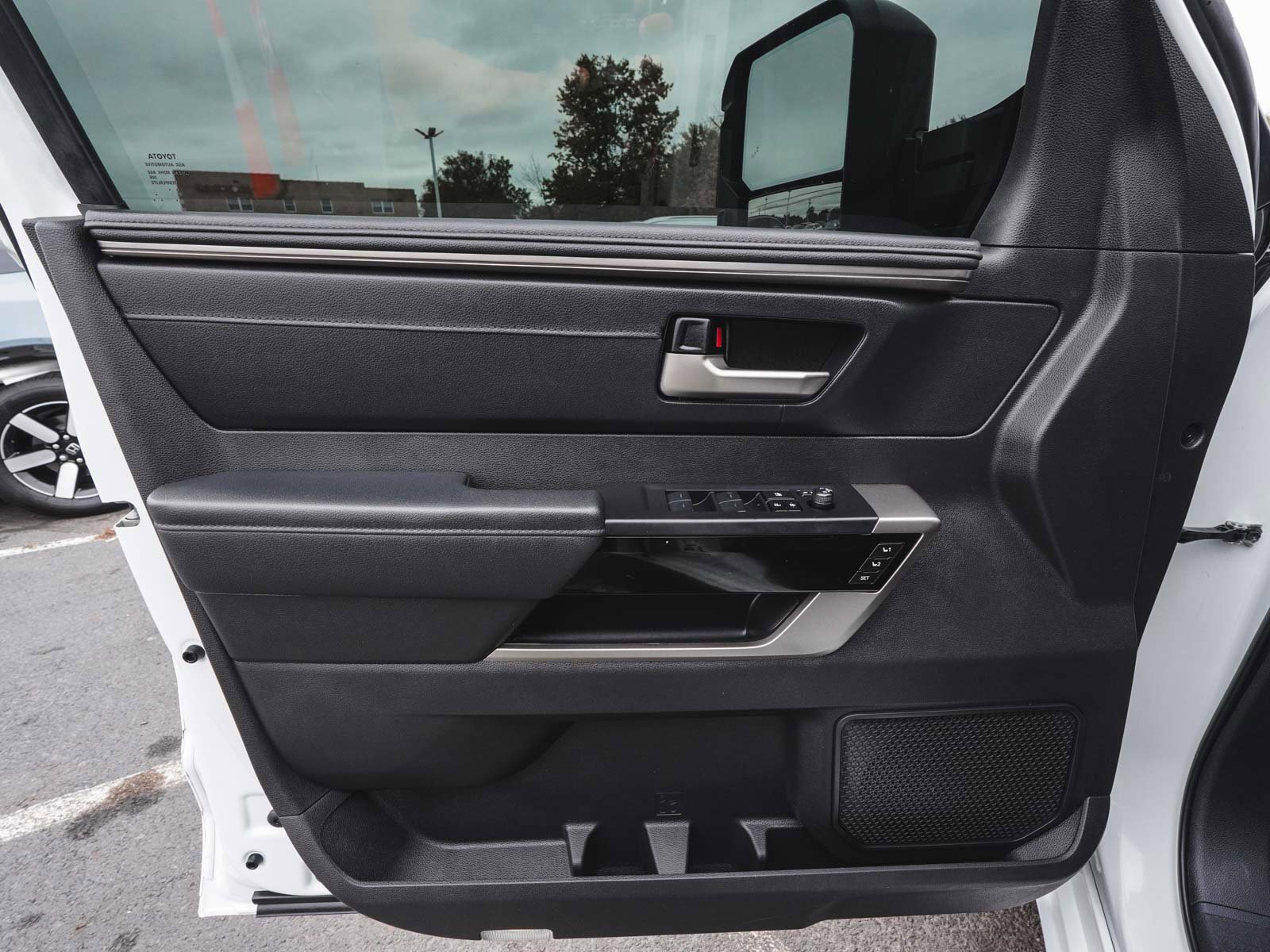 Used 2024 Toyota Tundra Limited image 9