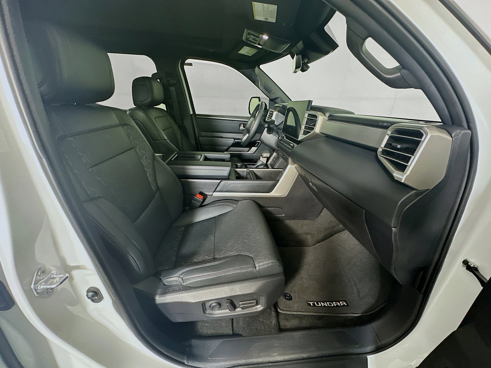 Used 2025 Toyota Tundra Limited image 33