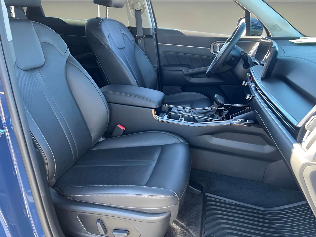Used 2025 Kia Sorento SX image 16