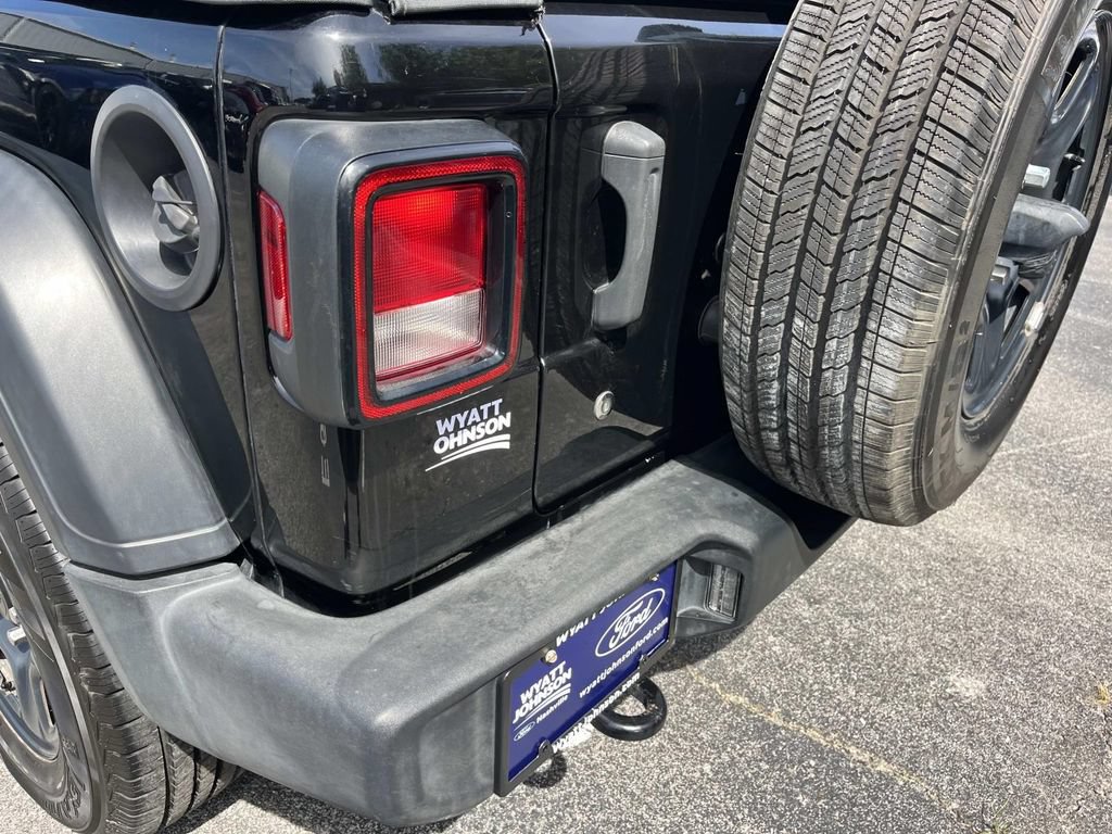 Used 2018 Jeep Wrangler Sport AWD/4WD image 11