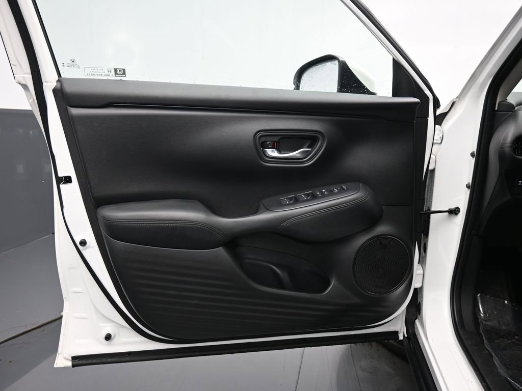 Certified 2025 Honda HR-V LX image 30