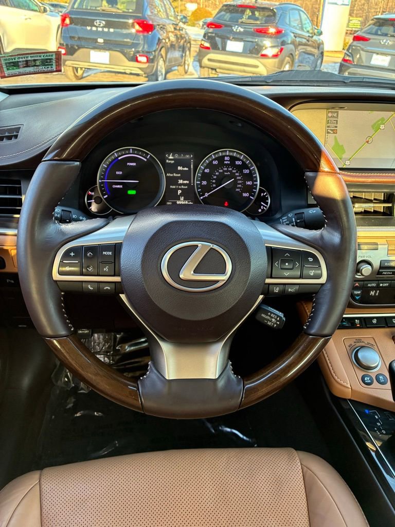 Used 2018 Lexus ES 300h image 24