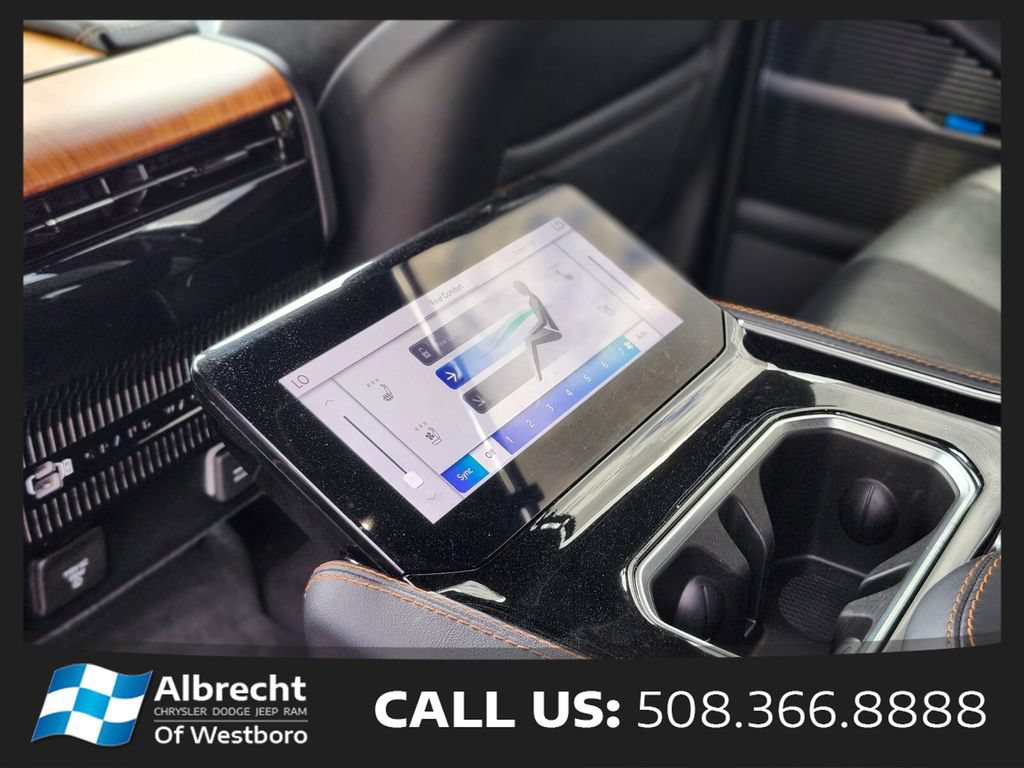 Used 2024 Jeep Grand Wagoneer L Series III AWD/4WD image 17
