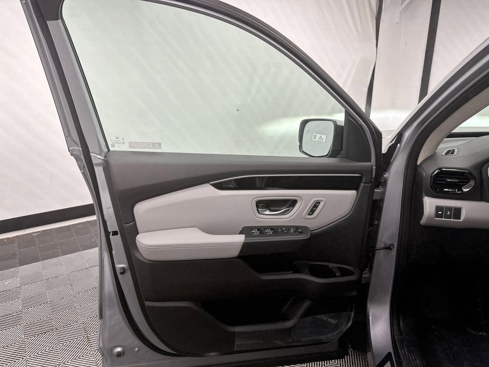 New 2025 Honda Pilot Touring image 13