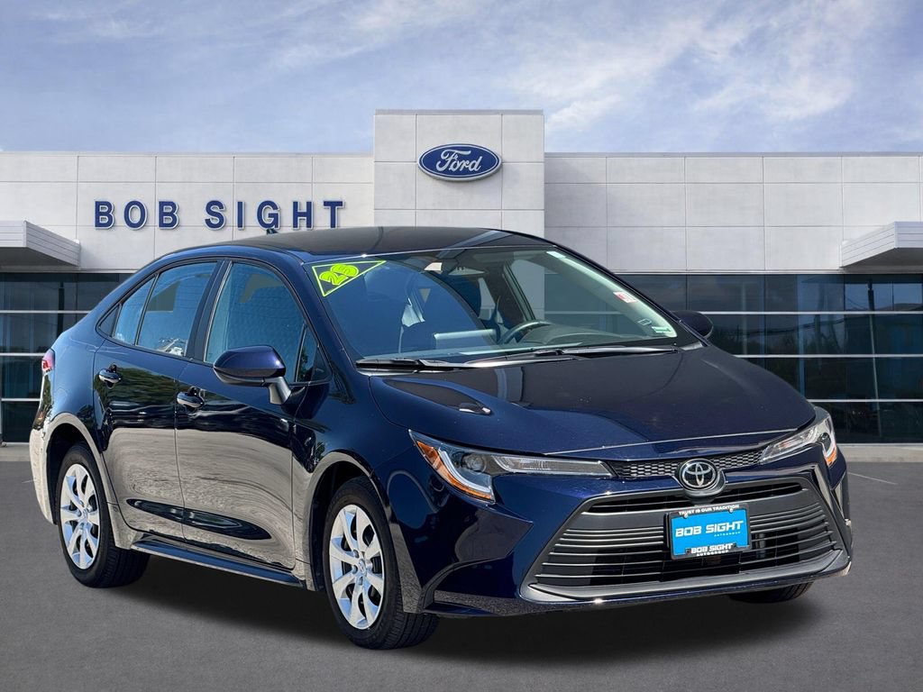 Used 2025 Toyota Corolla LE FWD image 2