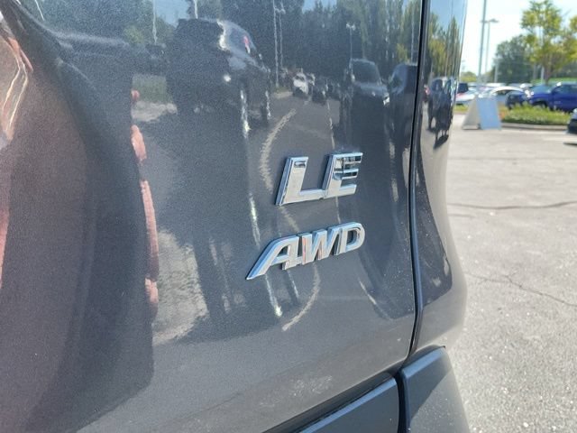 Used 2019 Toyota RAV4 LE AWD/4WD image 10
