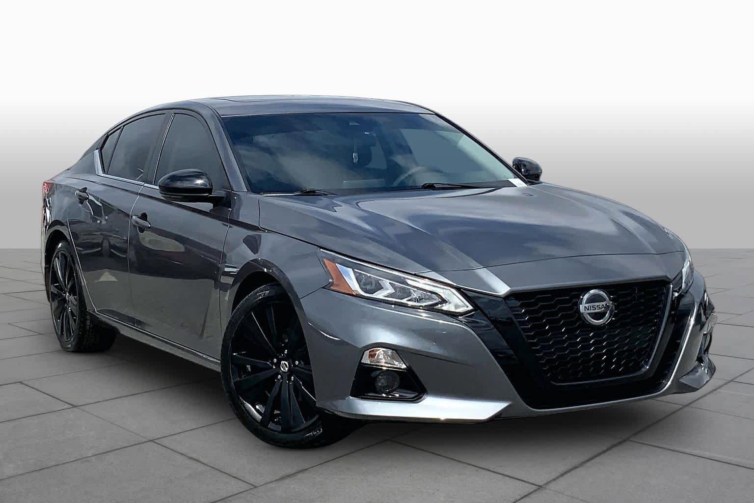 Used 2022 Nissan Altima 2.5 SR w/ Midnight Edition Package FWD image 3