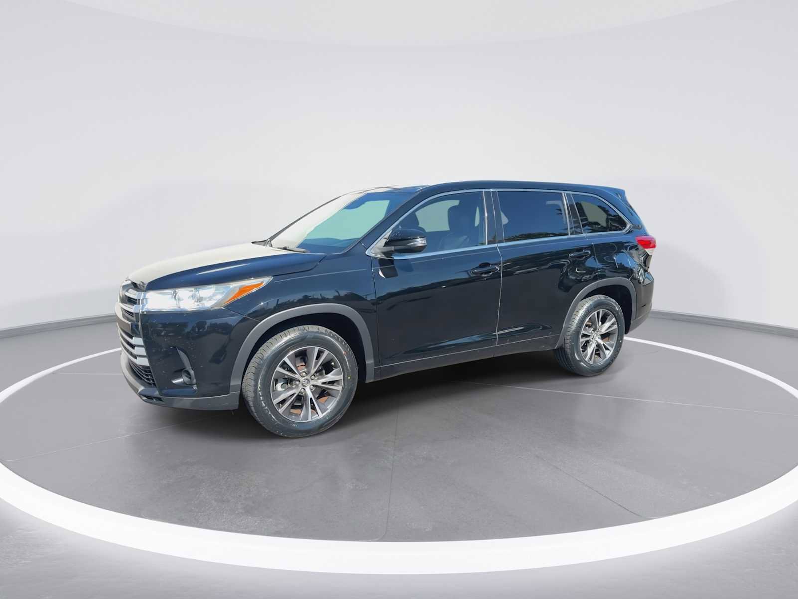 Certified 2018 Toyota Highlander LE FWD image 4
