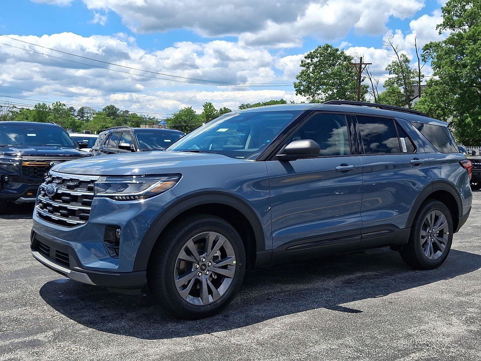 New 2026 Ford Explorer Active w/ Active Comfort Package AWD/4WD image 2