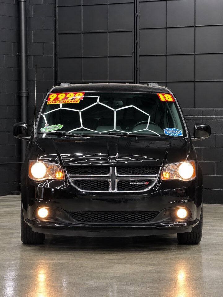Used 2018 Dodge Grand Caravan SXT FWD image 2