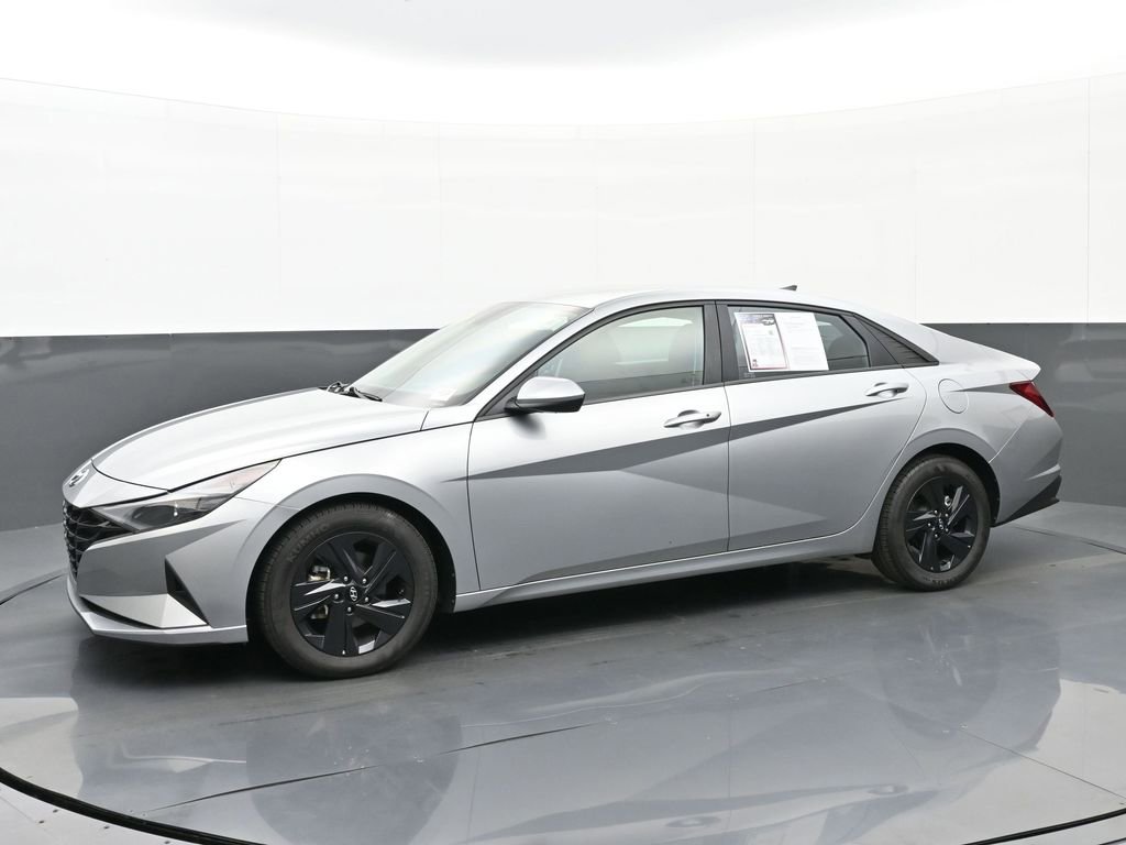 Used 2023 Hyundai Elantra SEL w/ Preferred Accessory Package FWD image 6