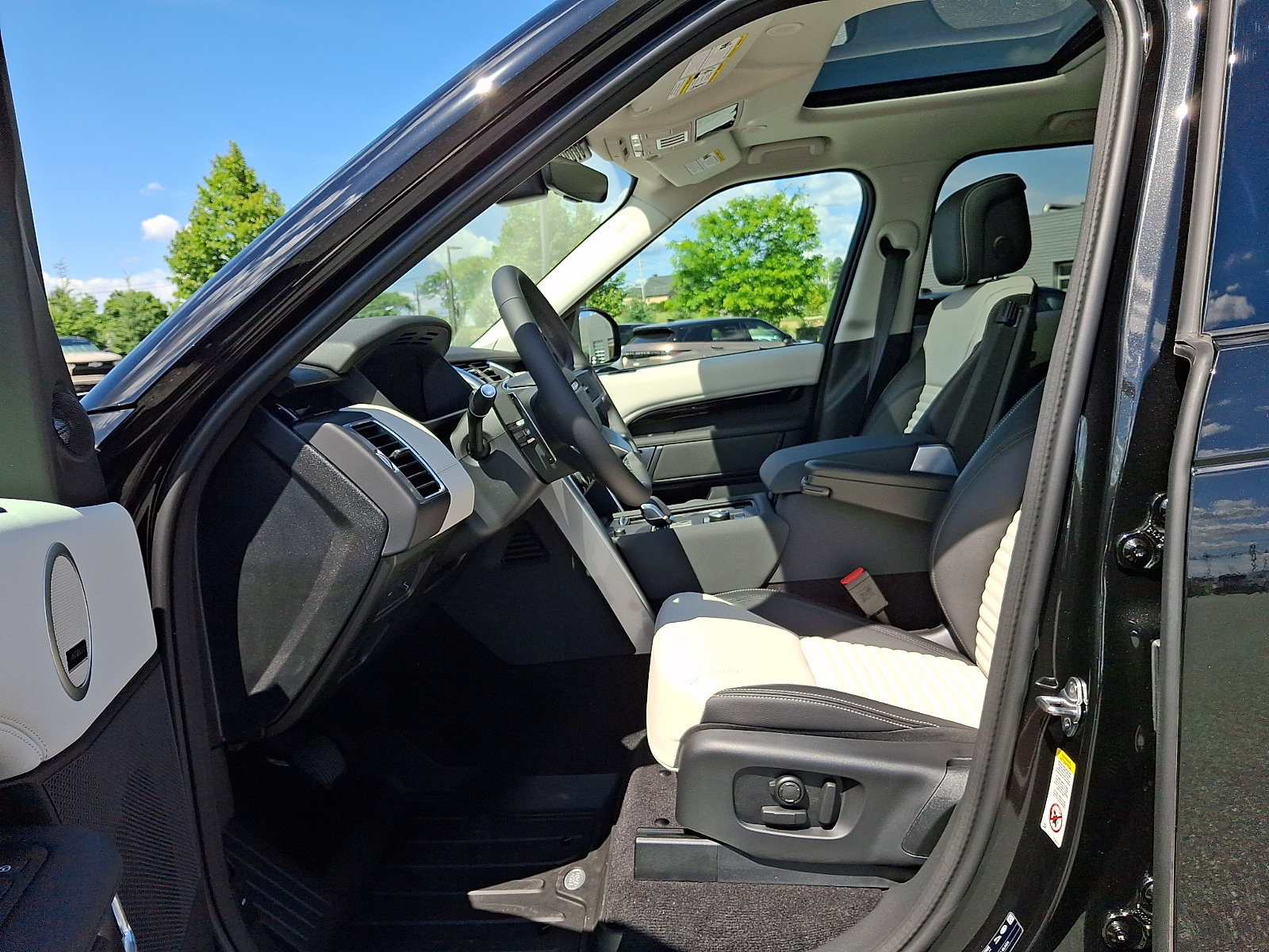 New 2026 Land Rover Discovery S AWD/4WD image 11