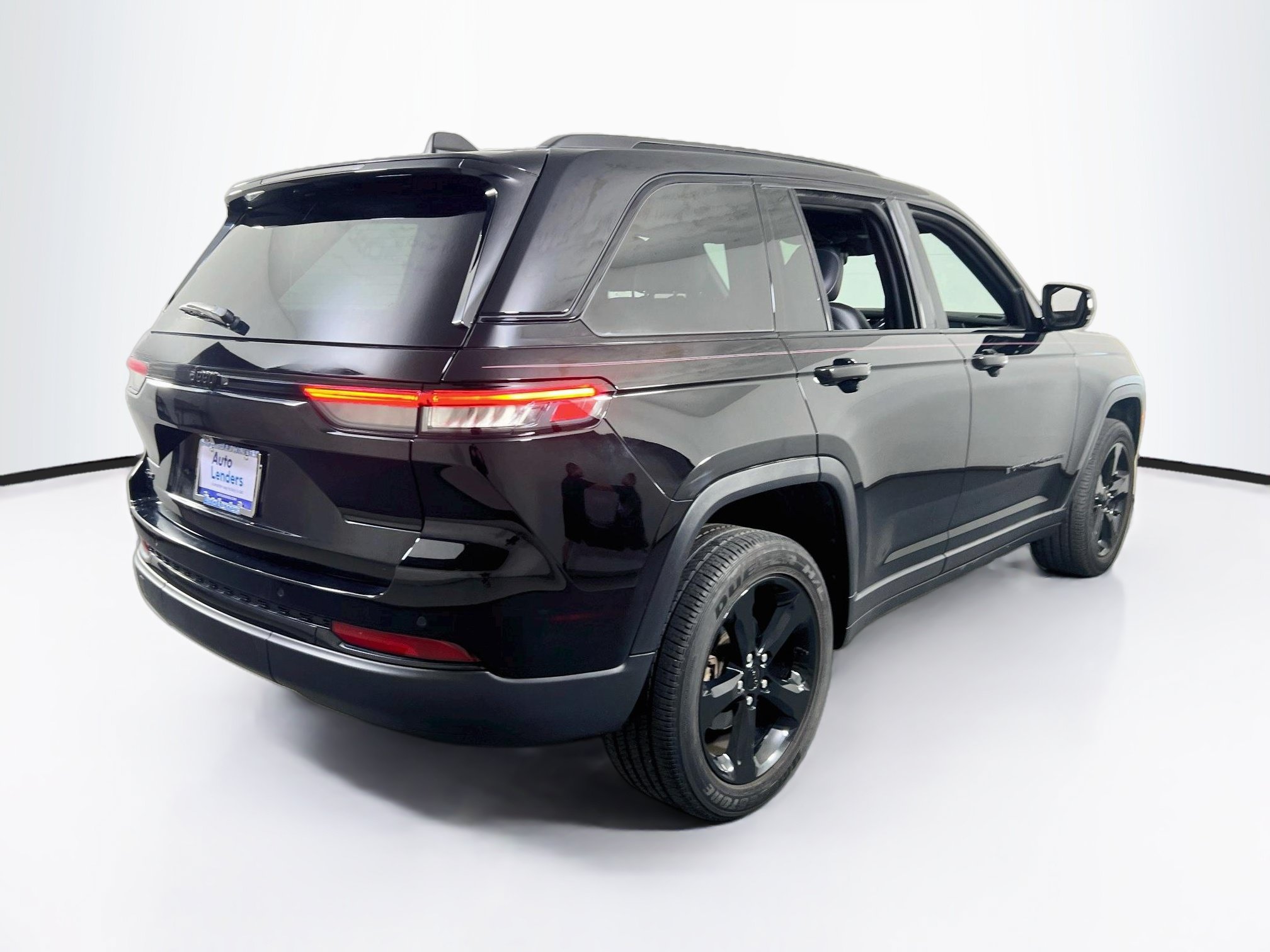 Used 2023 Jeep Grand Cherokee Altitude AWD/4WD image 5