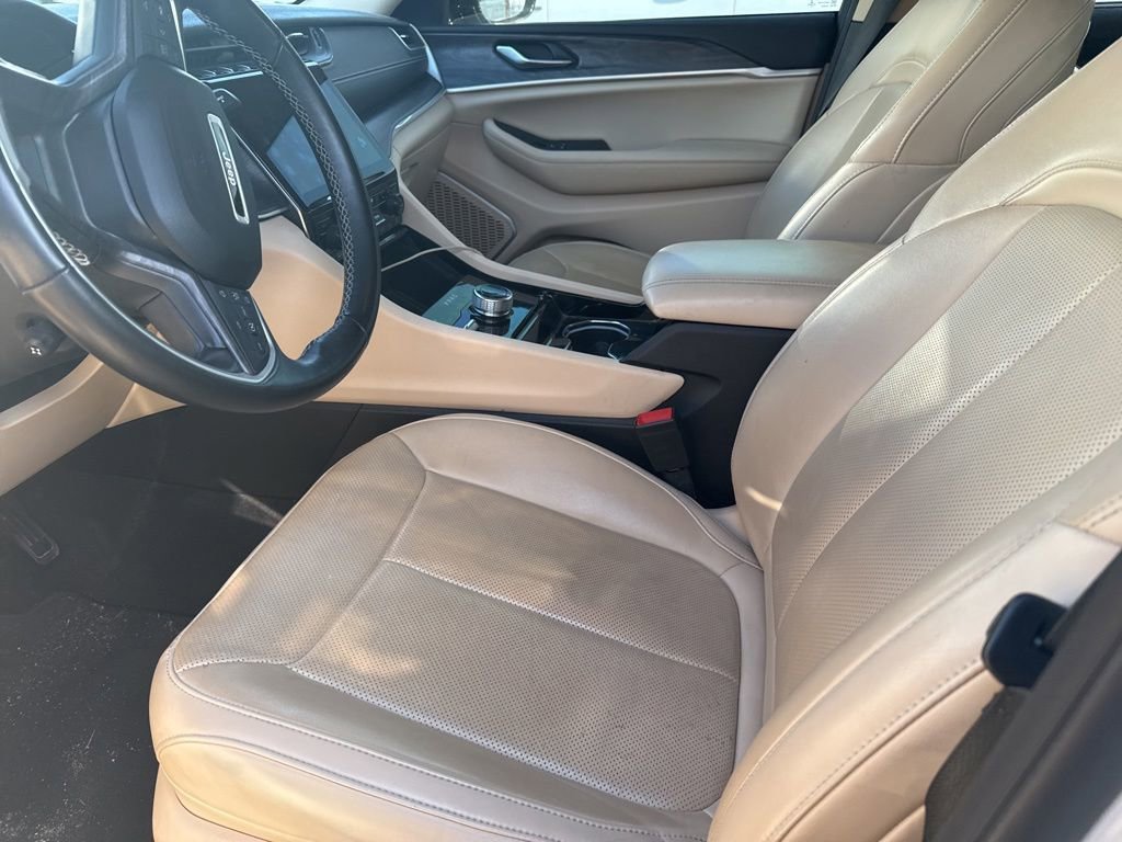 Used 2021 Jeep Grand Cherokee L Limited w/ Luxury Tech Group II AWD/4WD image 3