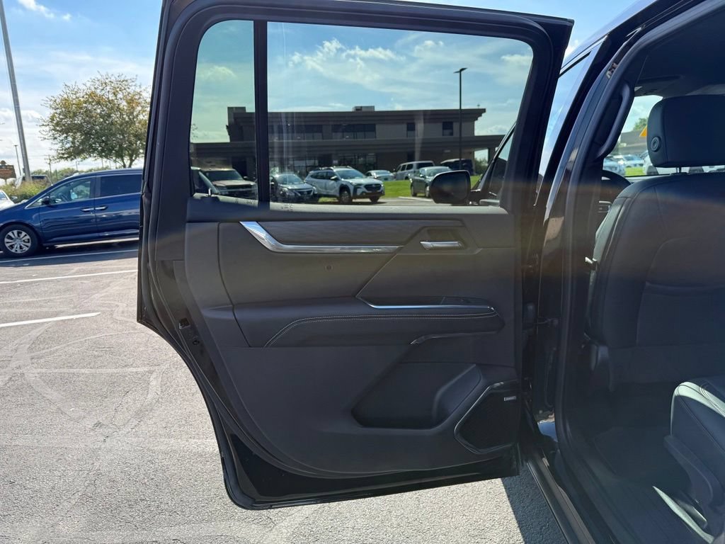 Used 2026 GMC Acadia Elevation w/ Elevation Premium Package AWD/4WD image 8