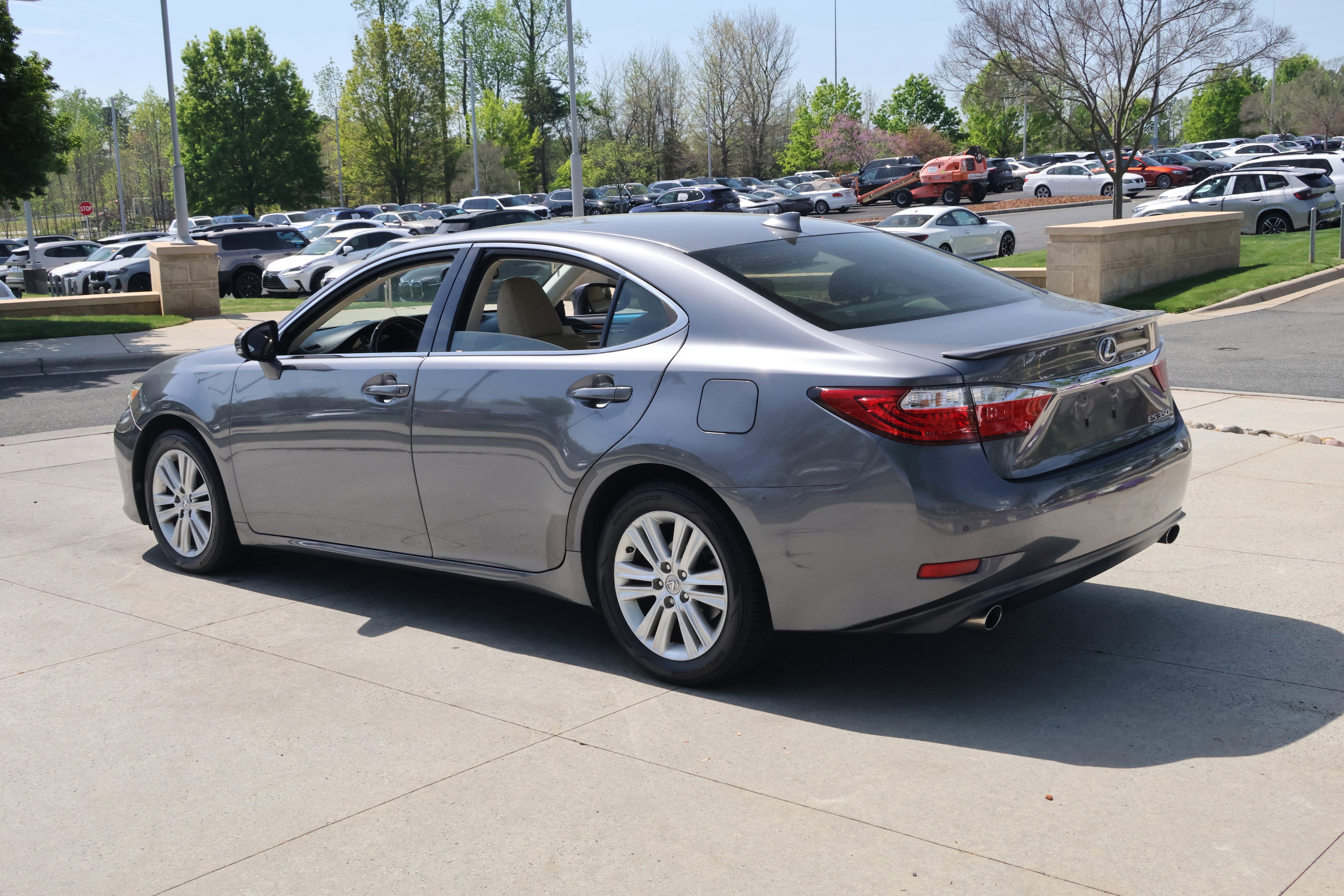 Used 2015 Lexus ES 350 w/ Premium Package FWD image 7