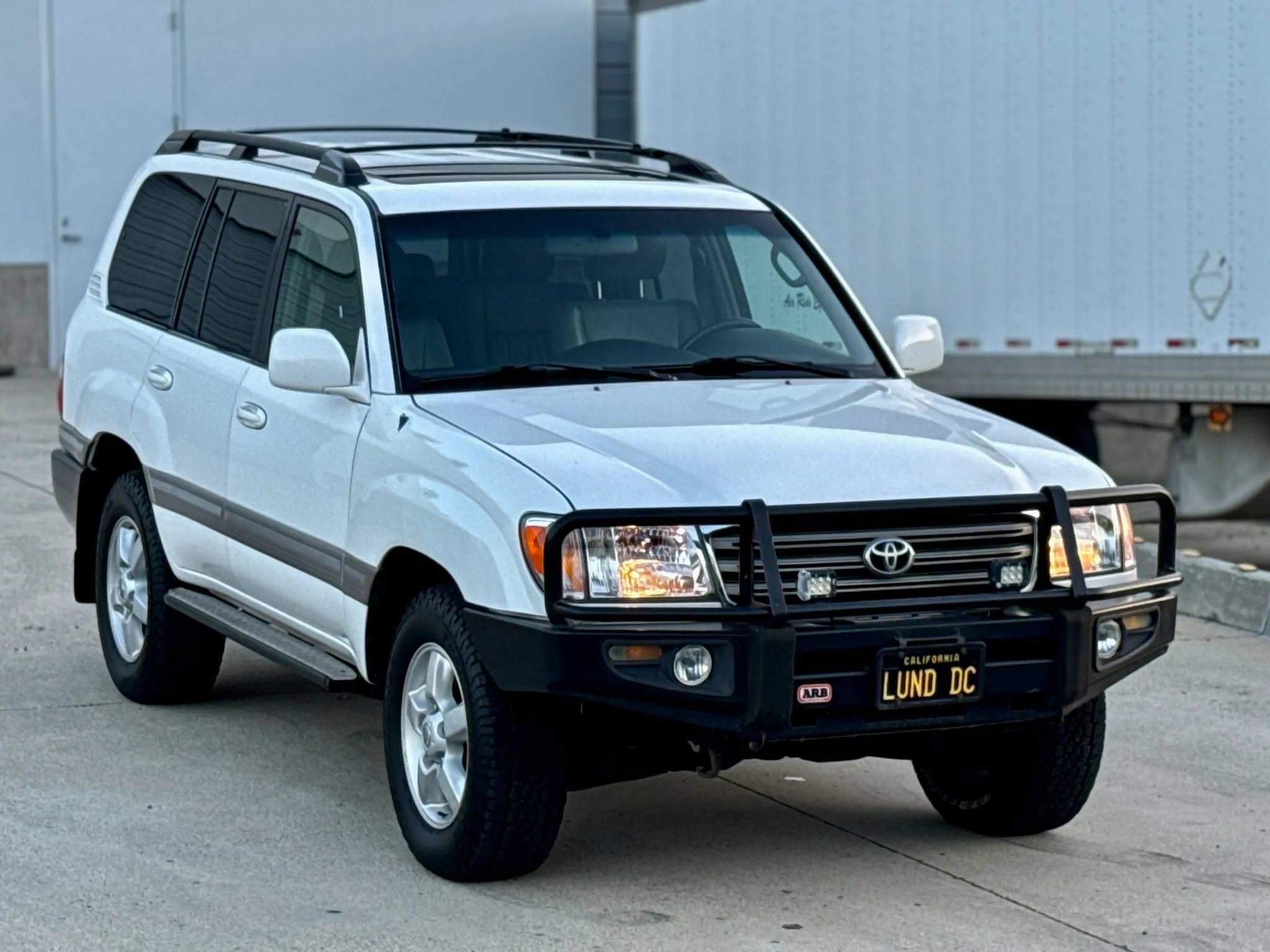 Used 2005 Toyota Land Cruiser w/ Convenience Pkg AWD/4WD image 3