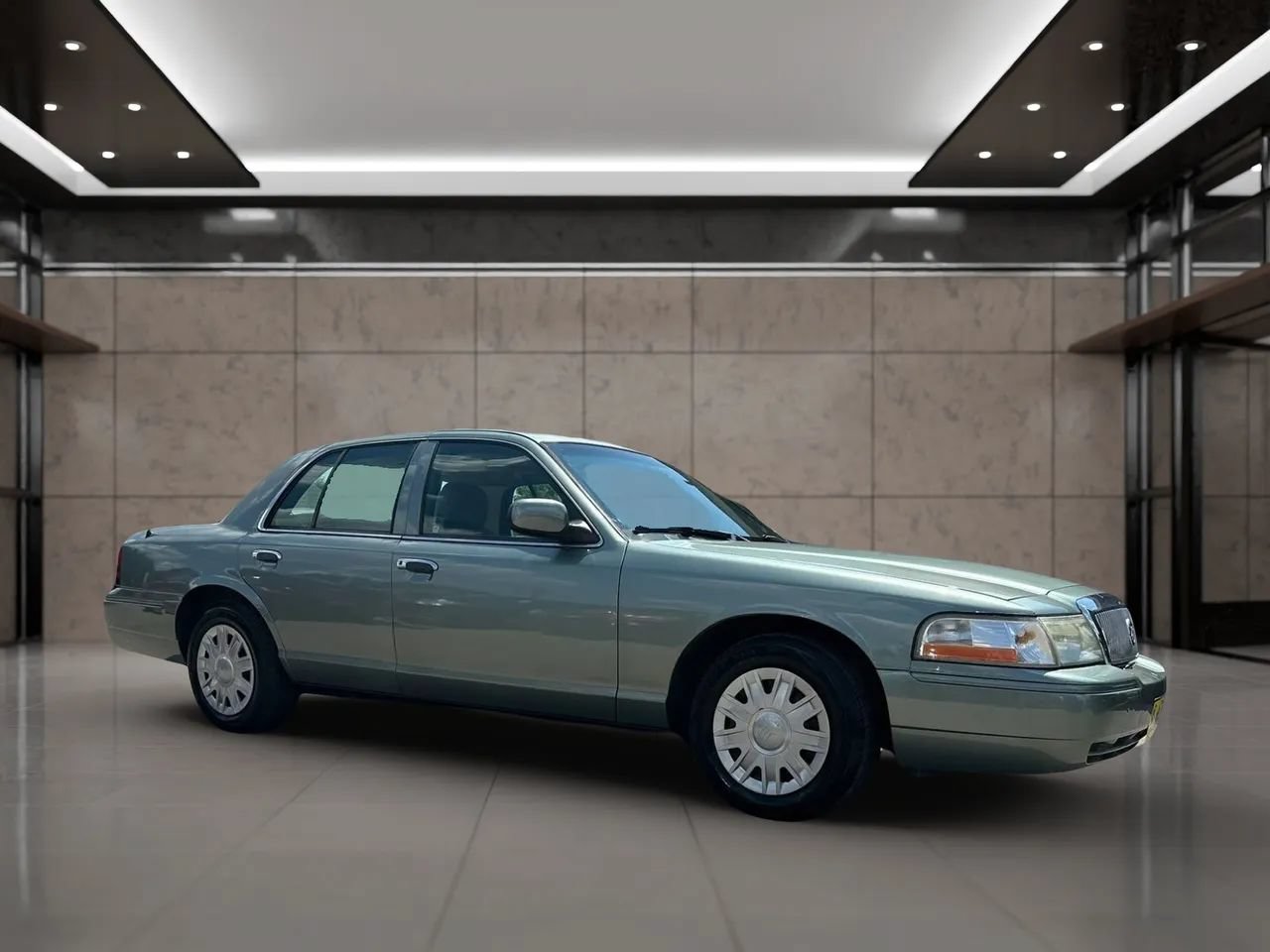 Used 2005 Mercury Grand Marquis GS RWD image 2