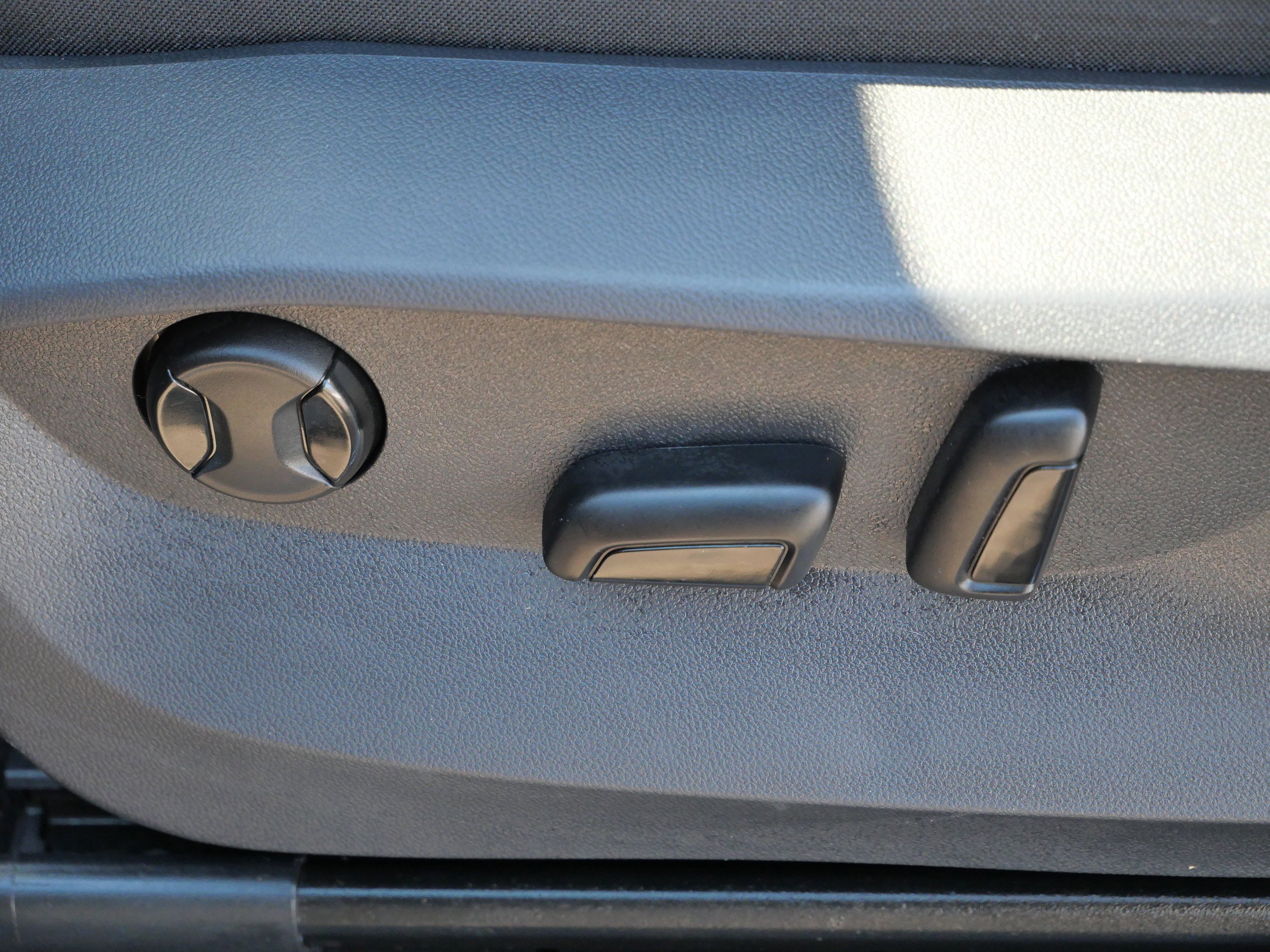 Certified 2023 Volkswagen Tiguan SE R-Line image 21