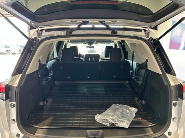 Used 2025 Nissan Pathfinder S AWD/4WD image 14