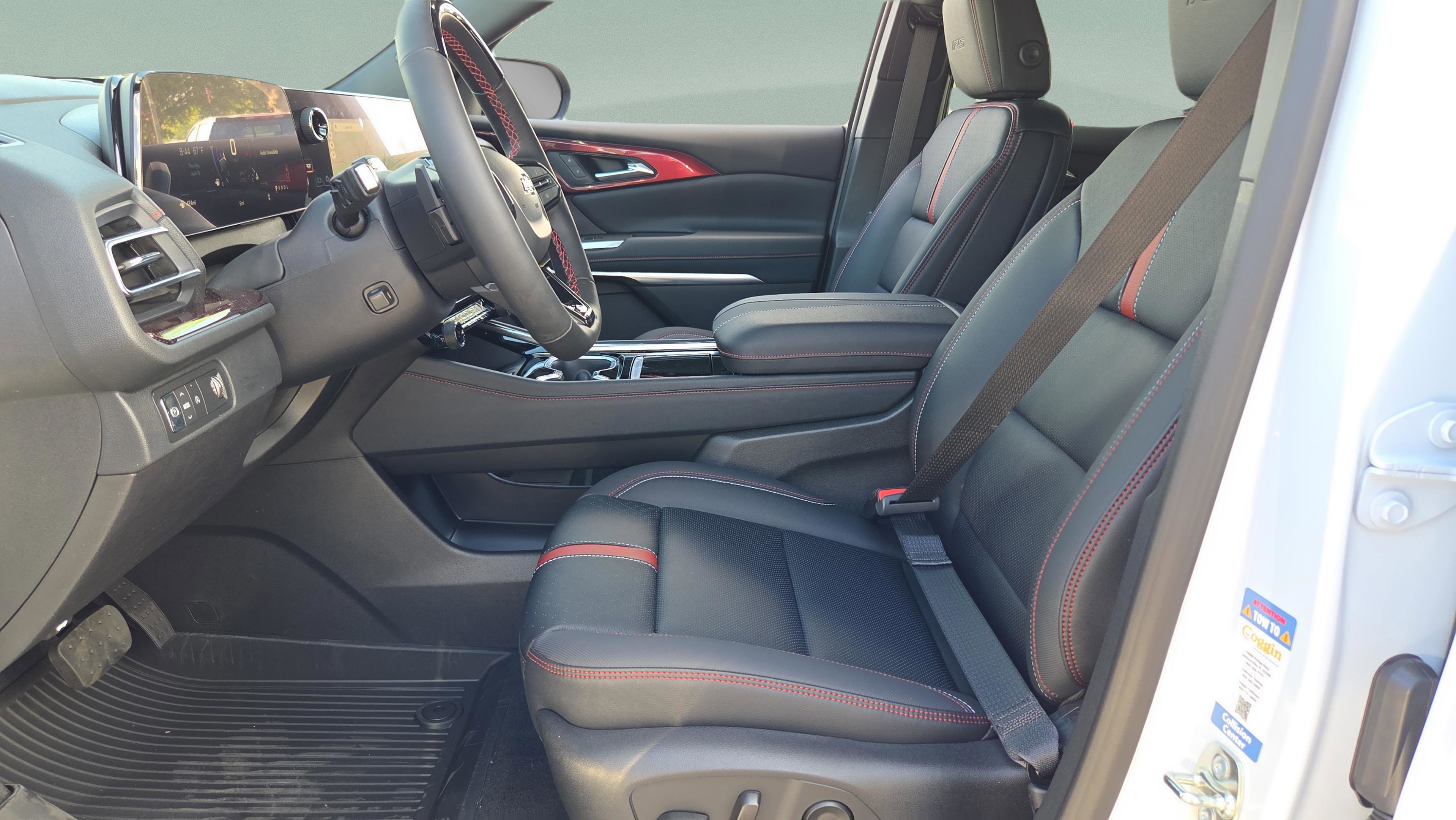 New 2026 Chevrolet Traverse RS w/ LPO, Floor Liner Package FWD image 9