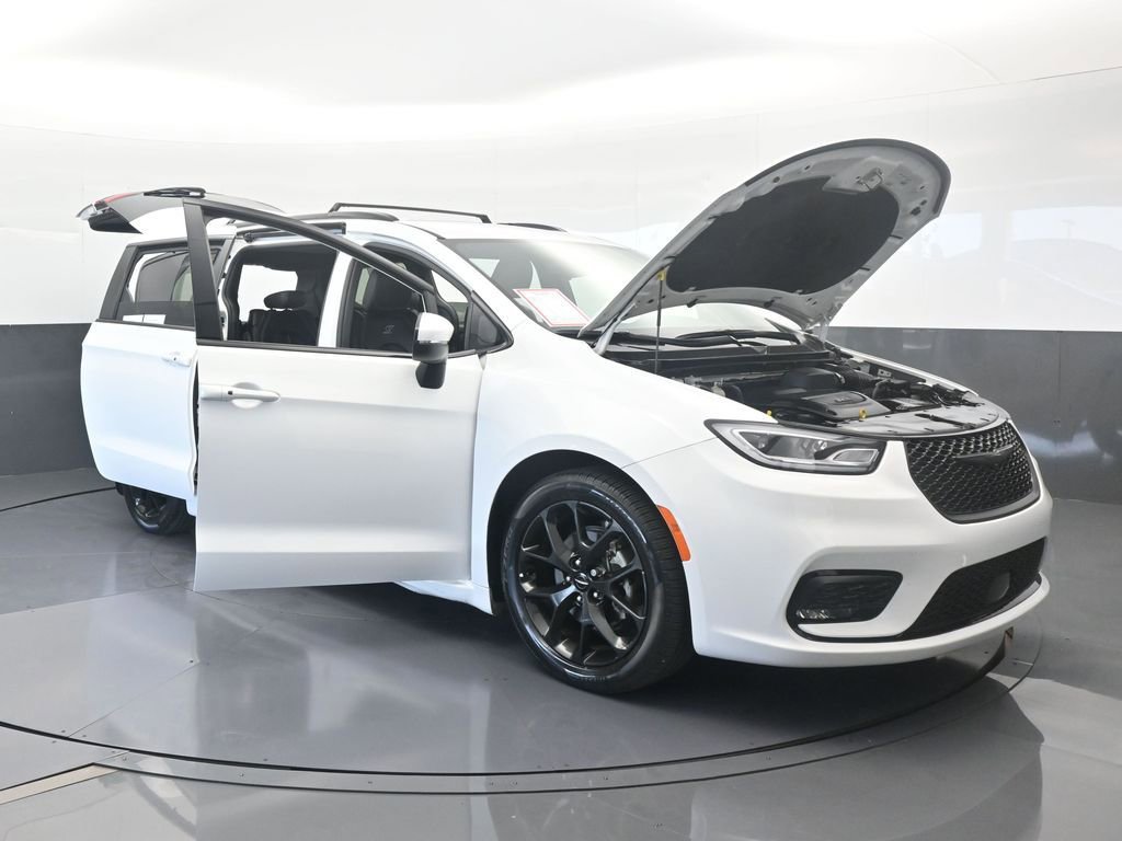 Used 2023 Chrysler Pacifica Touring-L w/ S Appearance Package image 75