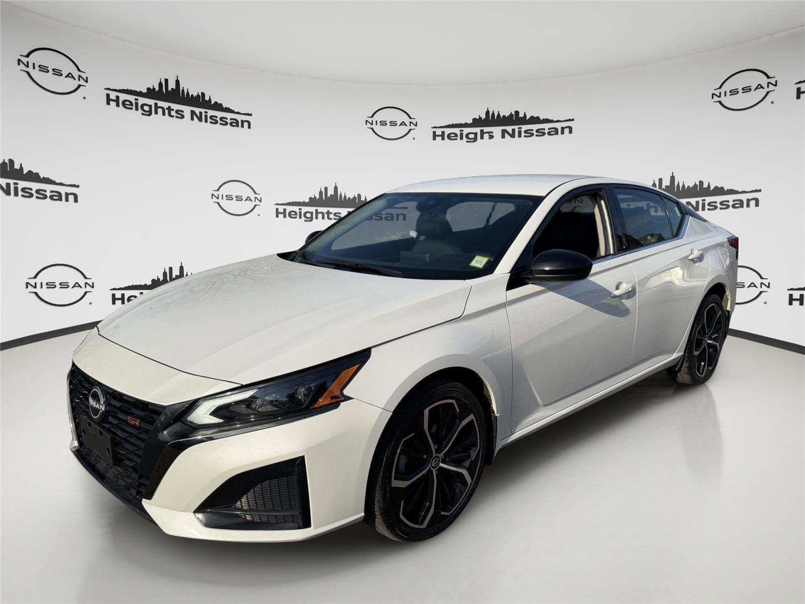 Used 2024 Nissan Altima 2.5 SR AWD/4WD image 1