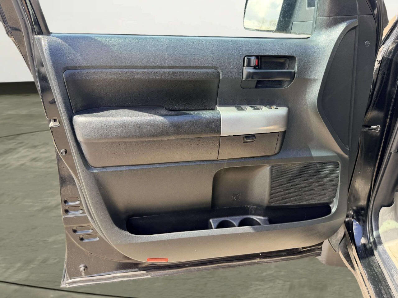 Used 2012 Toyota Tundra 4x4 Double Cab w/ SR5 Pkg image 10