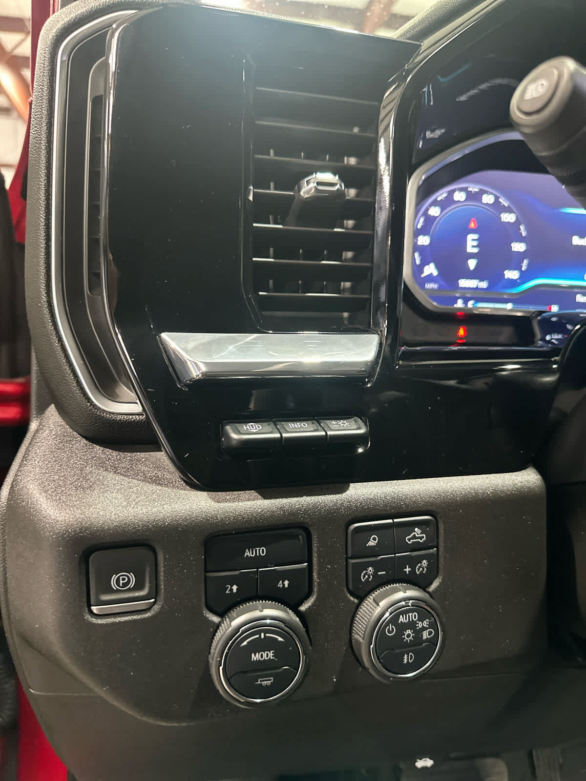 Used 2023 Chevrolet Silverado 1500 LTZ w/ Technology Package AWD/4WD image 19
