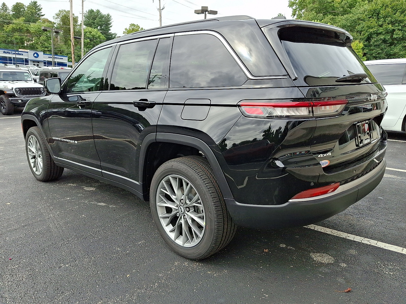 New 2027 Jeep Grand Cherokee Limited AWD/4WD image 4