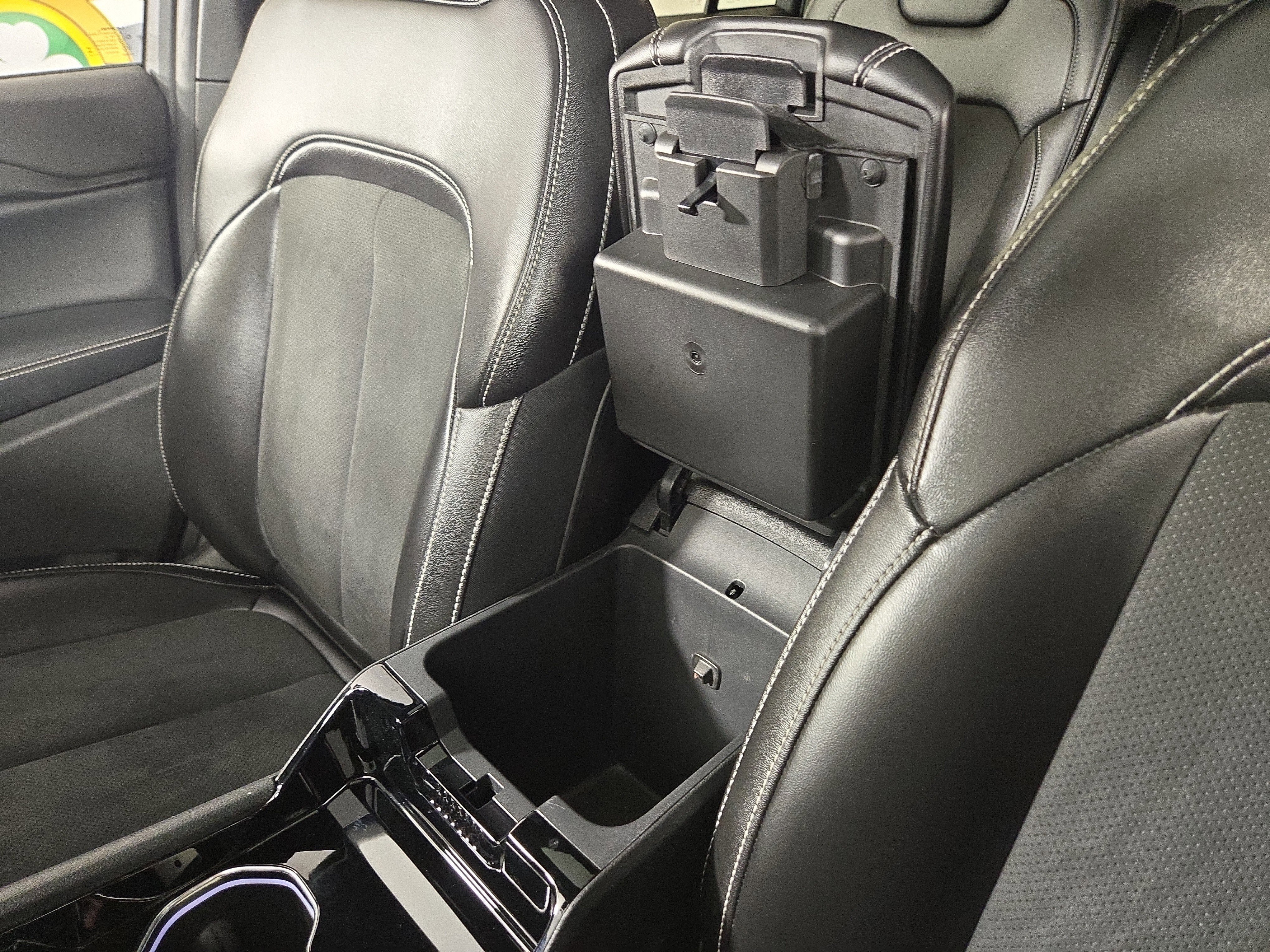 Used 2023 Jeep Grand Cherokee L Laredo image 30