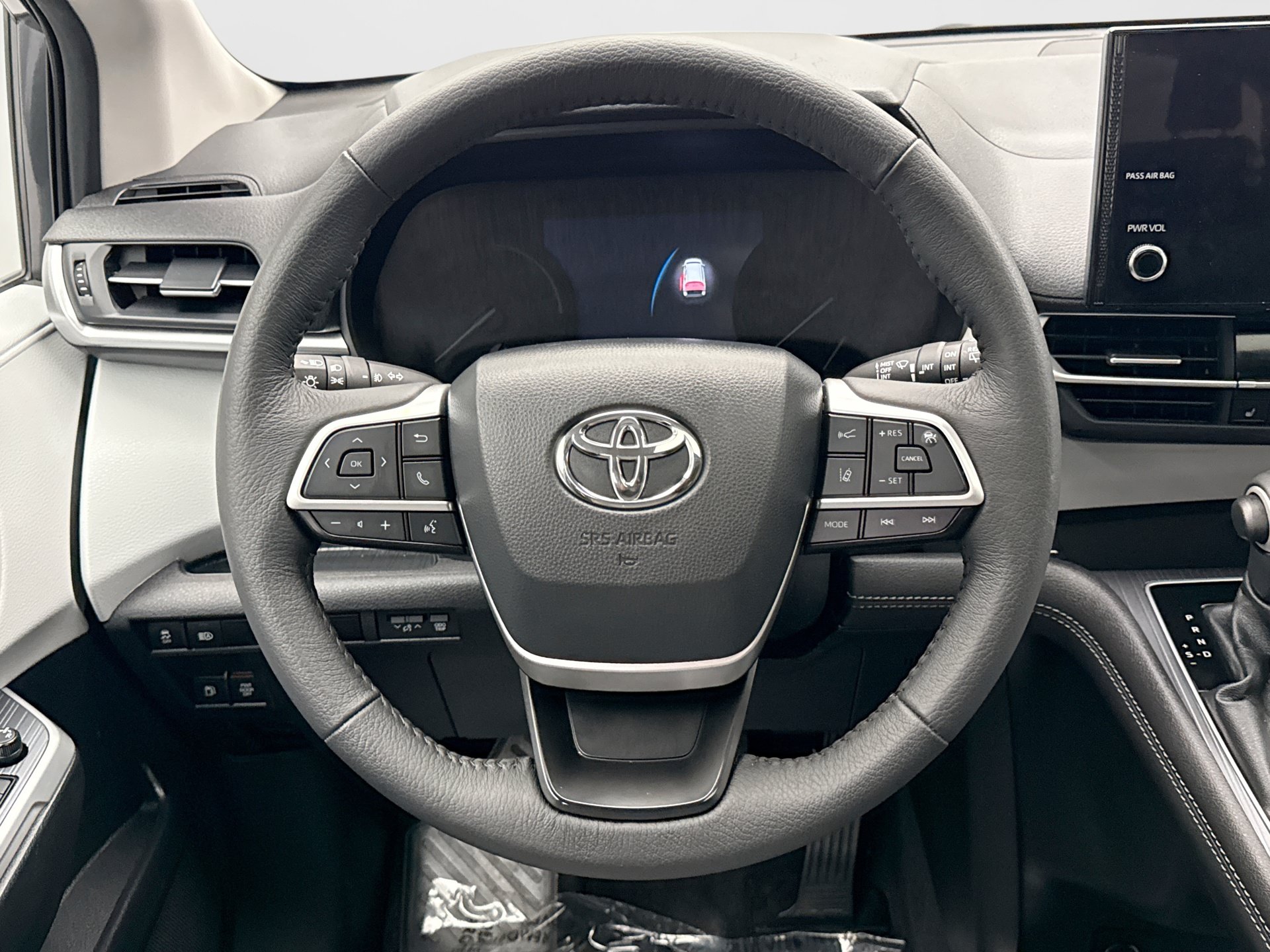 Used 2025 Toyota Sienna XLE AWD/4WD image 12