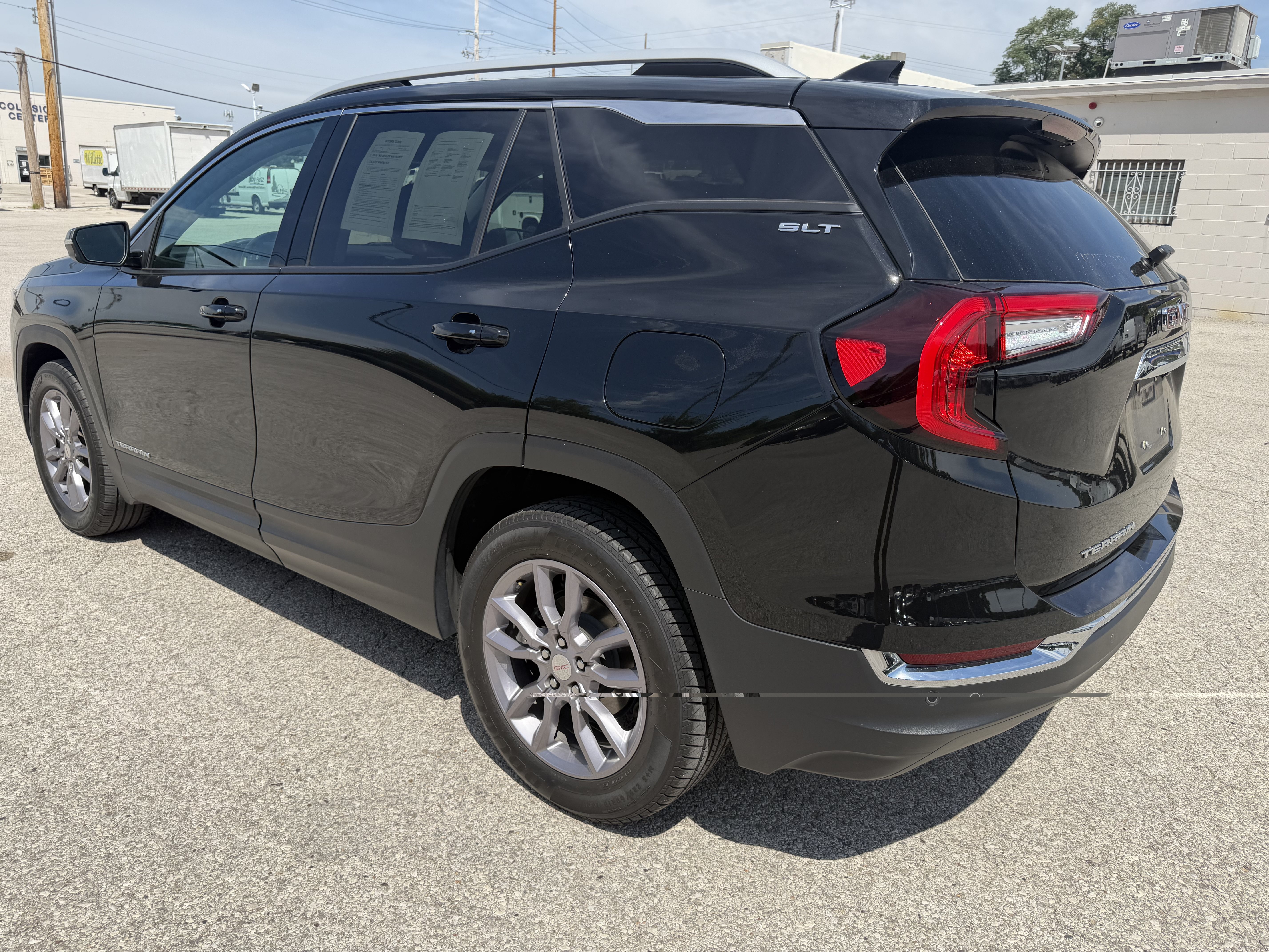 Used 2024 GMC Terrain SLT FWD image 5