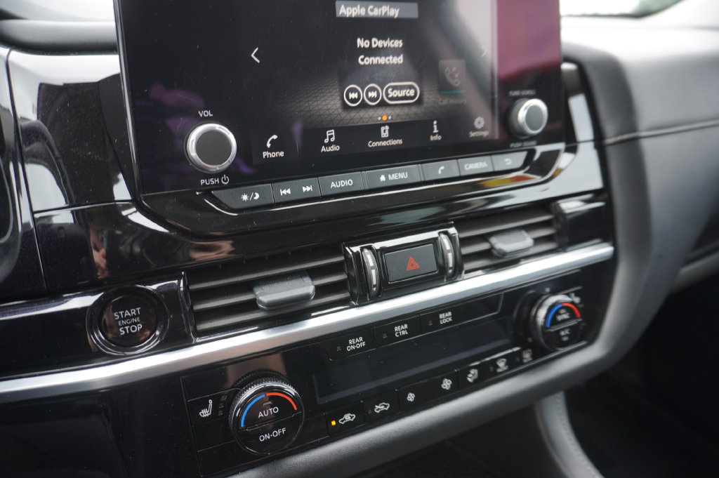 Used 2025 Nissan Pathfinder SV AWD/4WD image 17