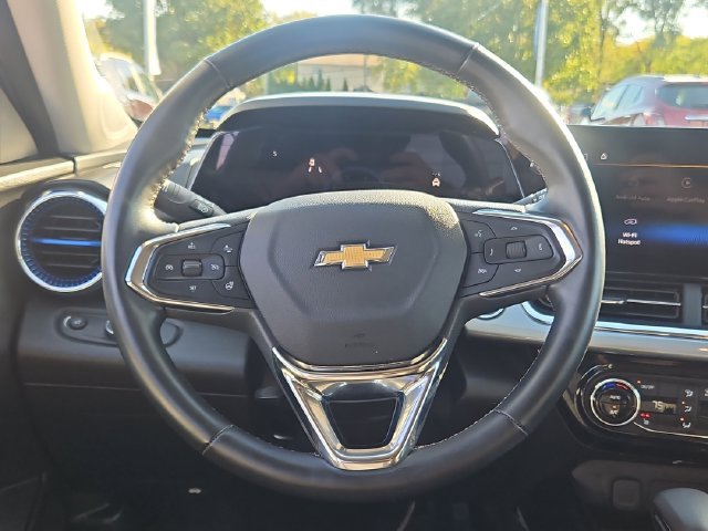 Used 2025 Chevrolet Trax LT w/ LT Convenience Package FWD image 15