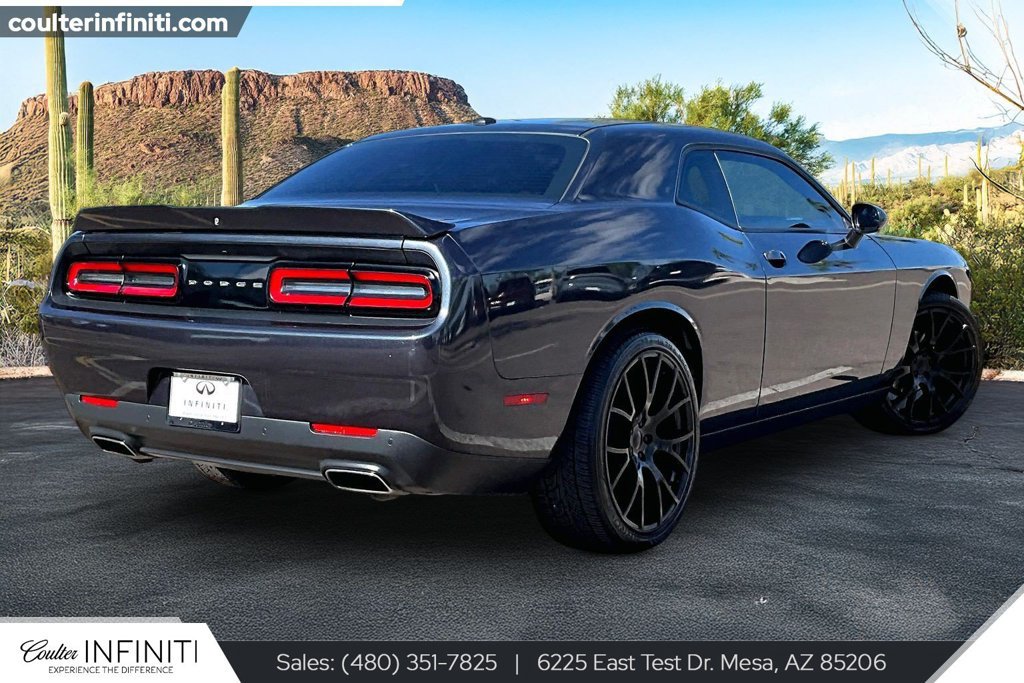 Used 2018 Dodge Challenger SXT w/ Driver Convenience Group RWD image 2