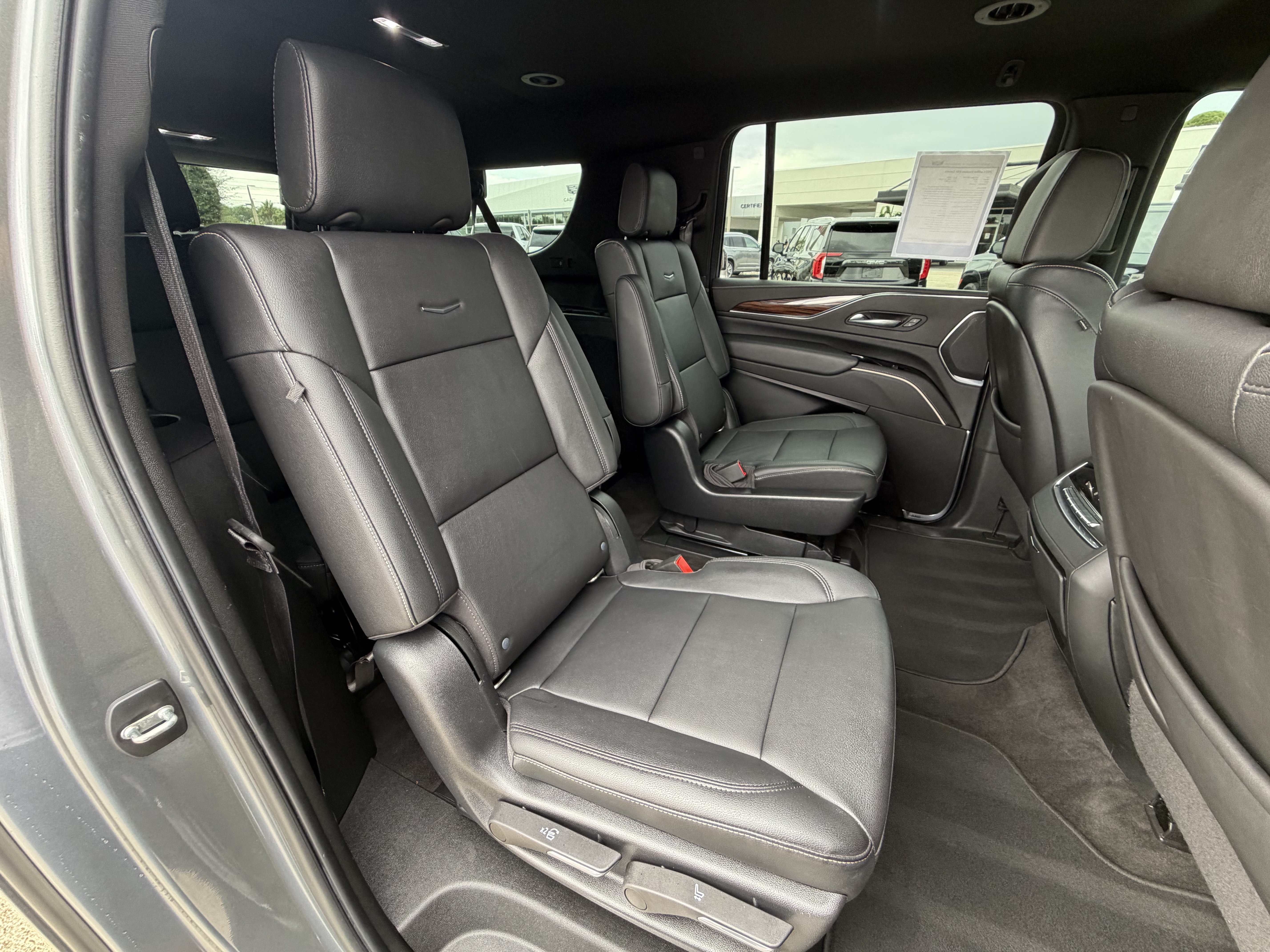 Used 2022 Cadillac Escalade ESV Luxury AWD/4WD image 19