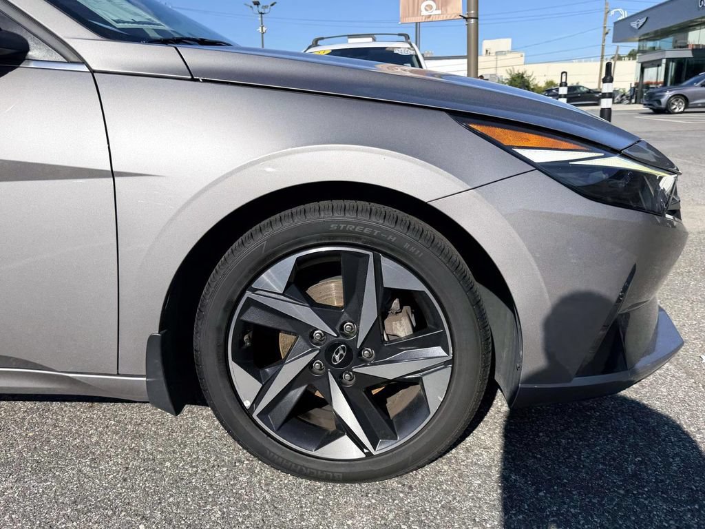 Certified 2023 Hyundai Elantra Limited FWD image 5