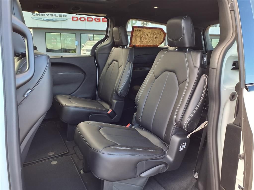 New 2026 Chrysler Pacifica Select w/ S Appearance Package AWD/4WD image 18