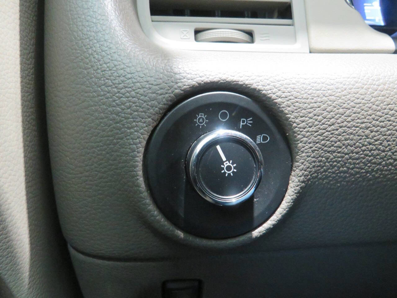 Used 2015 Lincoln Navigator 4WD image 27