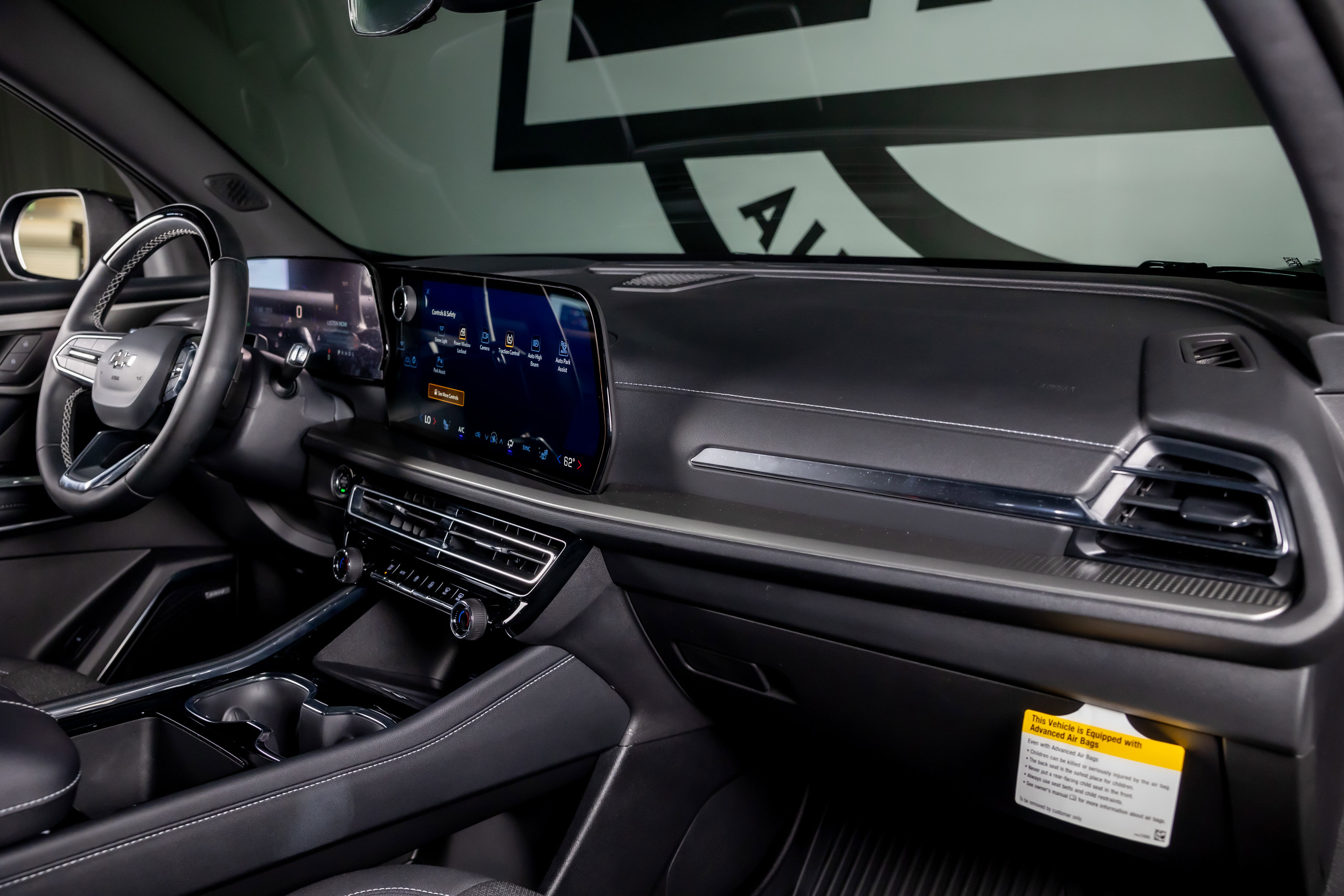 Used 2025 Chevrolet Traverse LT w/ Enhanced Driving Package image 25