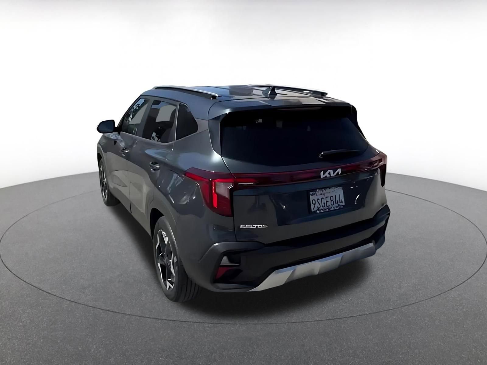 Used 2025 Kia Seltos S image 11